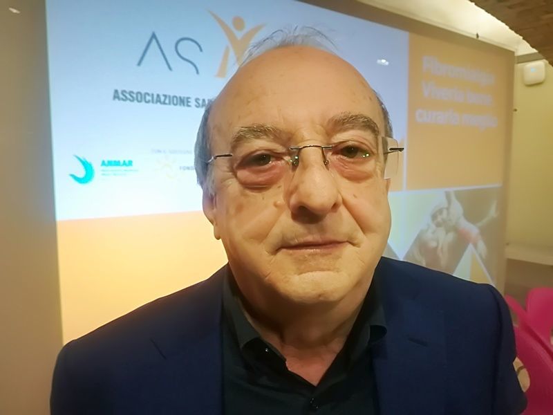 Fibromialgia, non solo medicine: “Utili anche aerobica, stretching e bagni caldi”