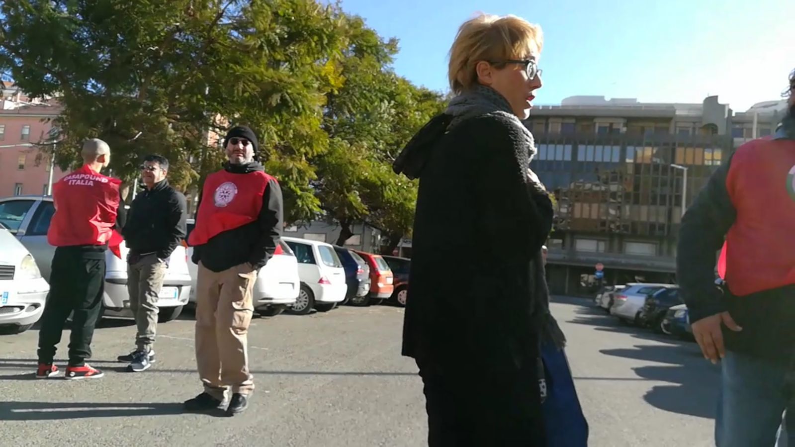 Cagliari, blitz di Casapound contro i parcheggiatori abusivi: “Situazione fuori controllo”