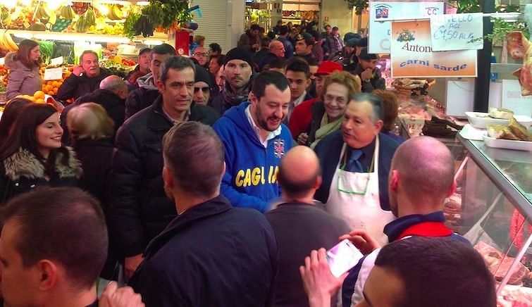 Salvini arriva a Cagliari: “Torni a trovarci al mercato, vogliamo stringergli la mano”
