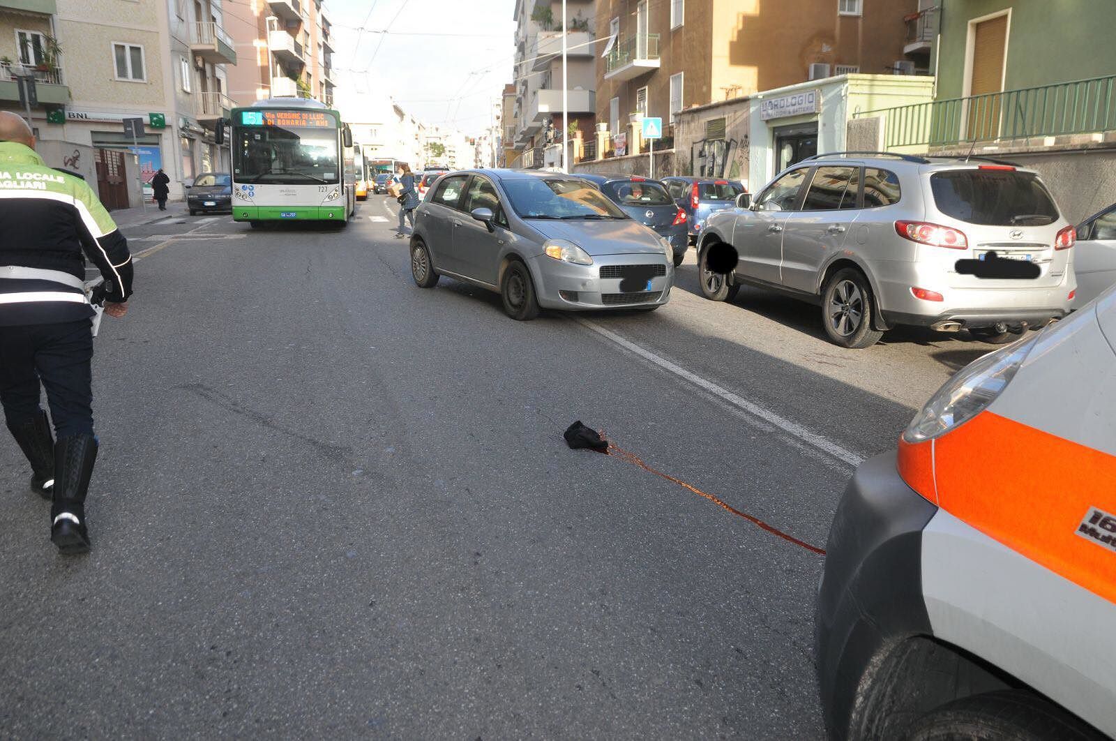 Travolta da un’auto in via della Pineta, grave un’anziana donna