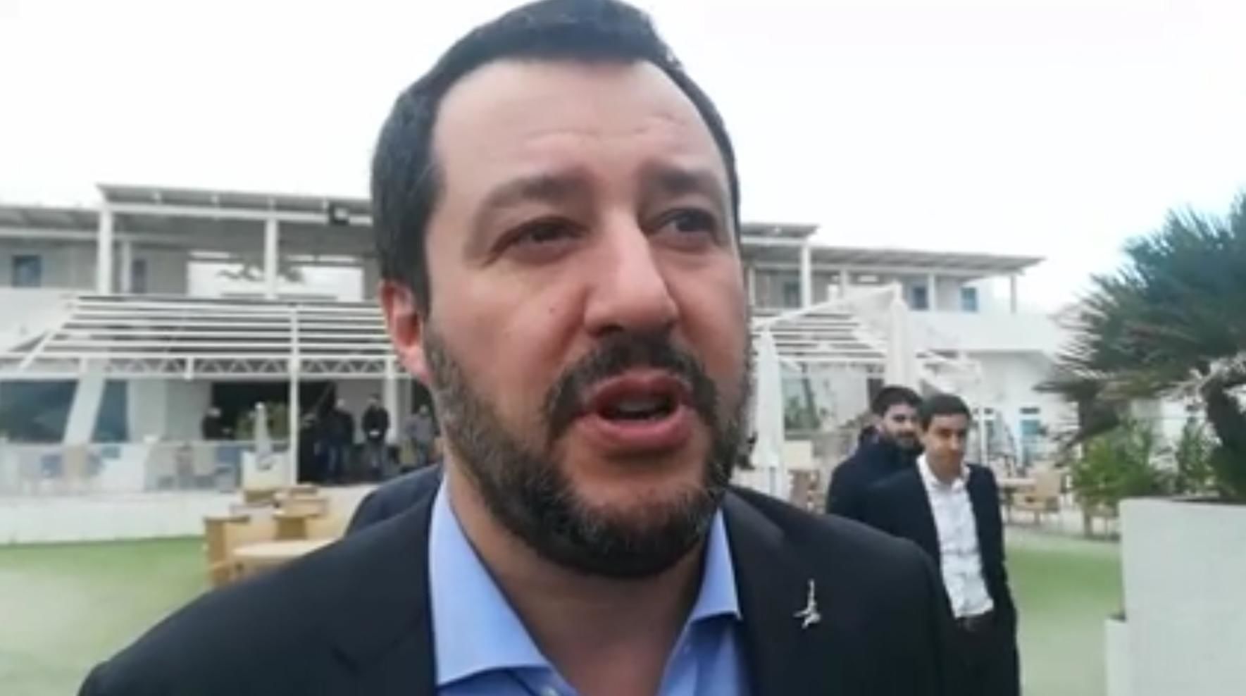 Cagliari, Salvini strizza l’occhio ai sardi: “Non pensate agli insulti, contano i fatti”