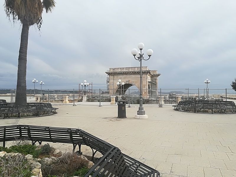 “Finchè manifesterete contro di me non farò nulla, così Zedda tratta gli abitanti di Castello”