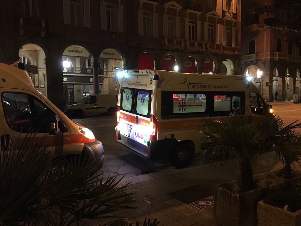 Cagliari, misteriosa aggressione in via Roma: spari contro un giovane straniero
