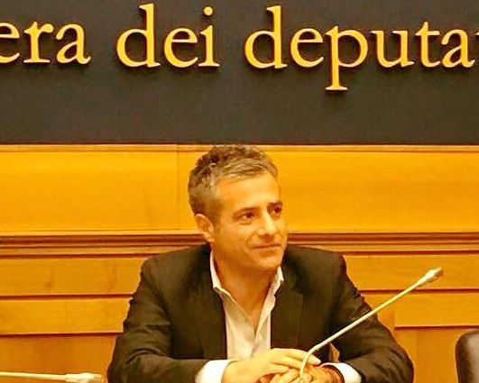 Un emiliano capolista in Sardegna: Piras lascia Leu e il Parlamento