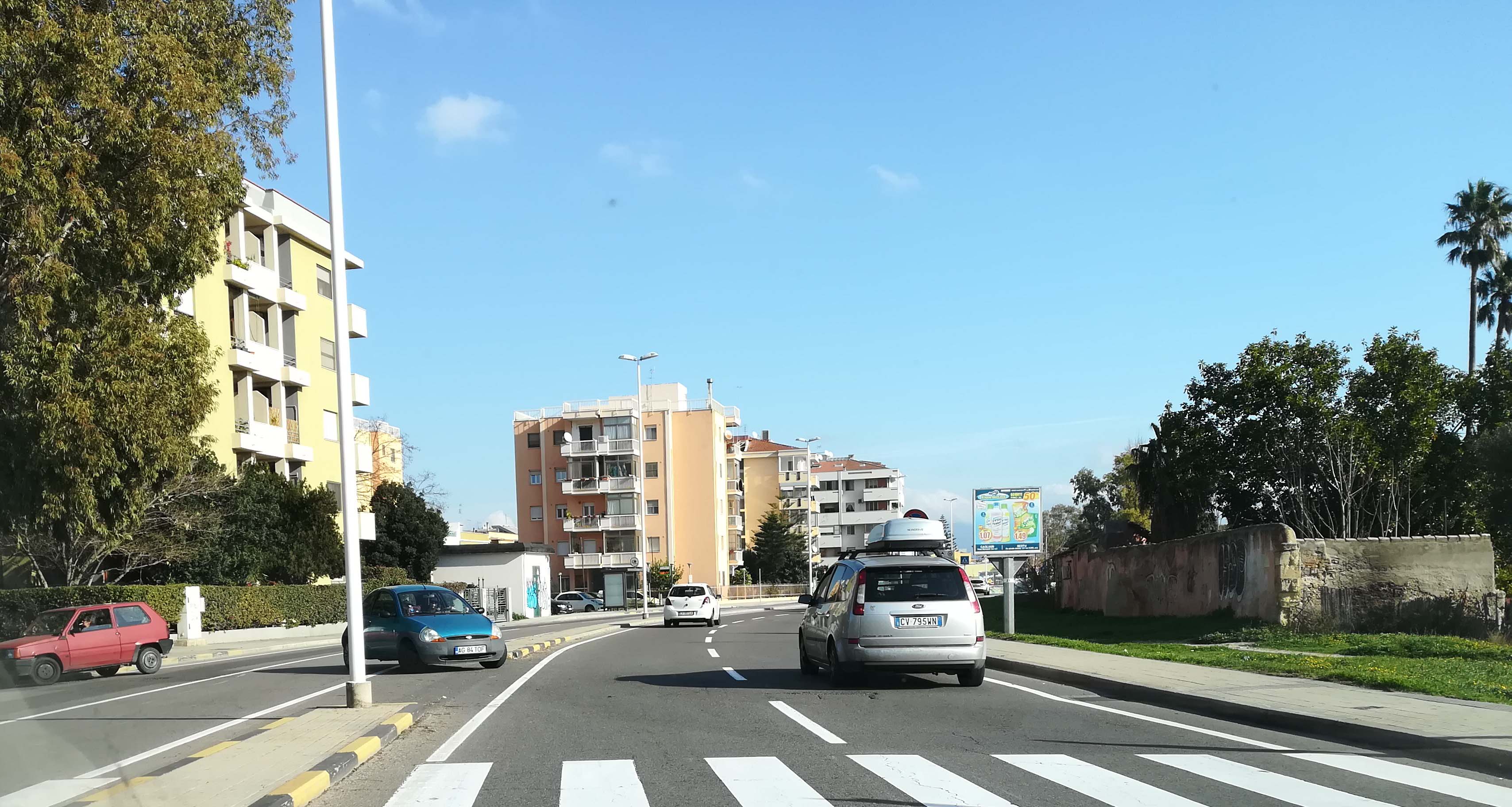 Via Vesalio, la nuova segnaletica? “Disastro totale, automobilisti penalizzati”