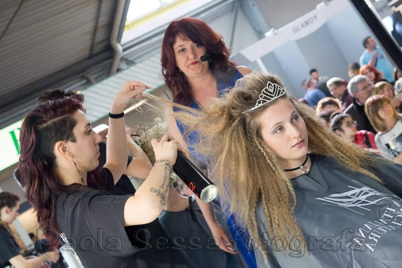 “Hair ring”, occasione per giovani acconciatori sardi: la sfida è a colpi di spazzole