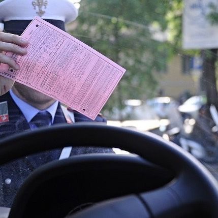 Pulizia delle strade annullata per pioggia a Cagliari, la beffa: “Folle strage di multe”