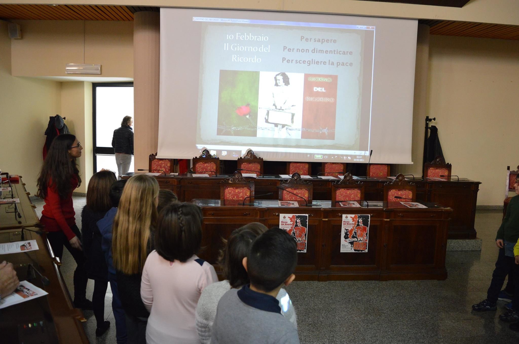 Quartu, il sindaco porta i bimbi in Comune per ricordare le vittime delle foibe