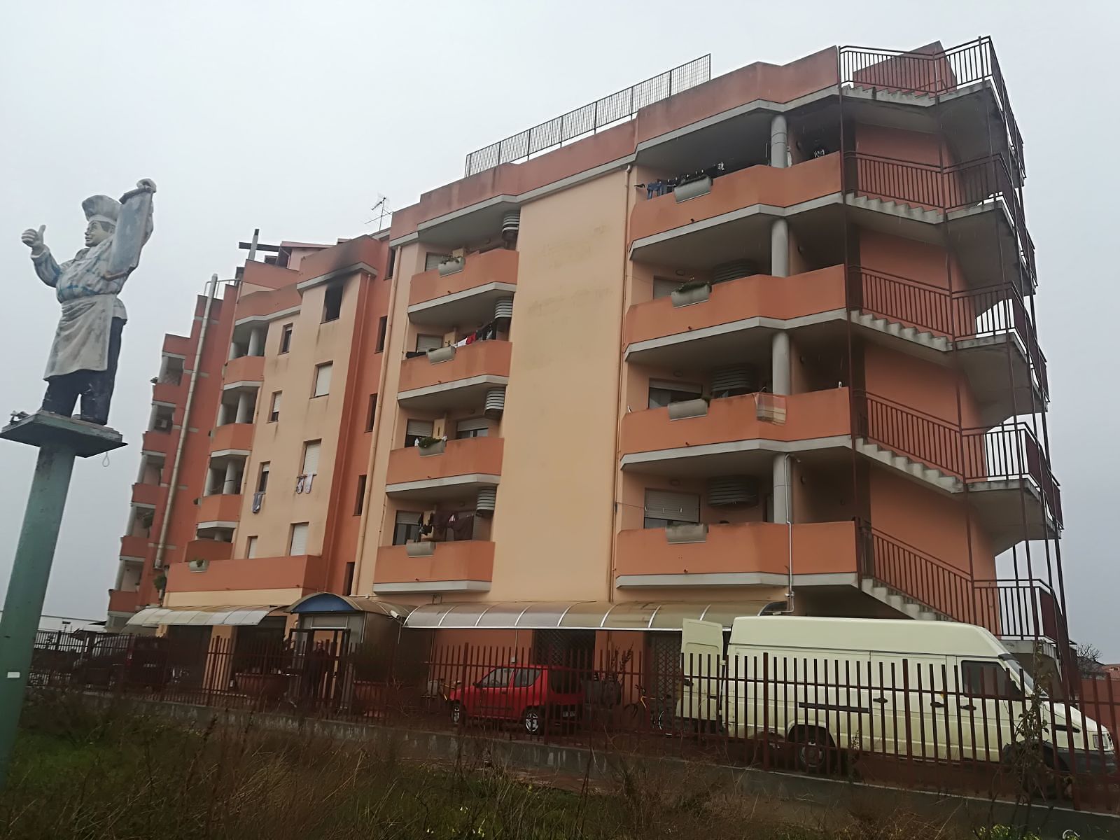 Is Corrias, incendio nel centro per migranti: oggetti distrutti e nessun ferito