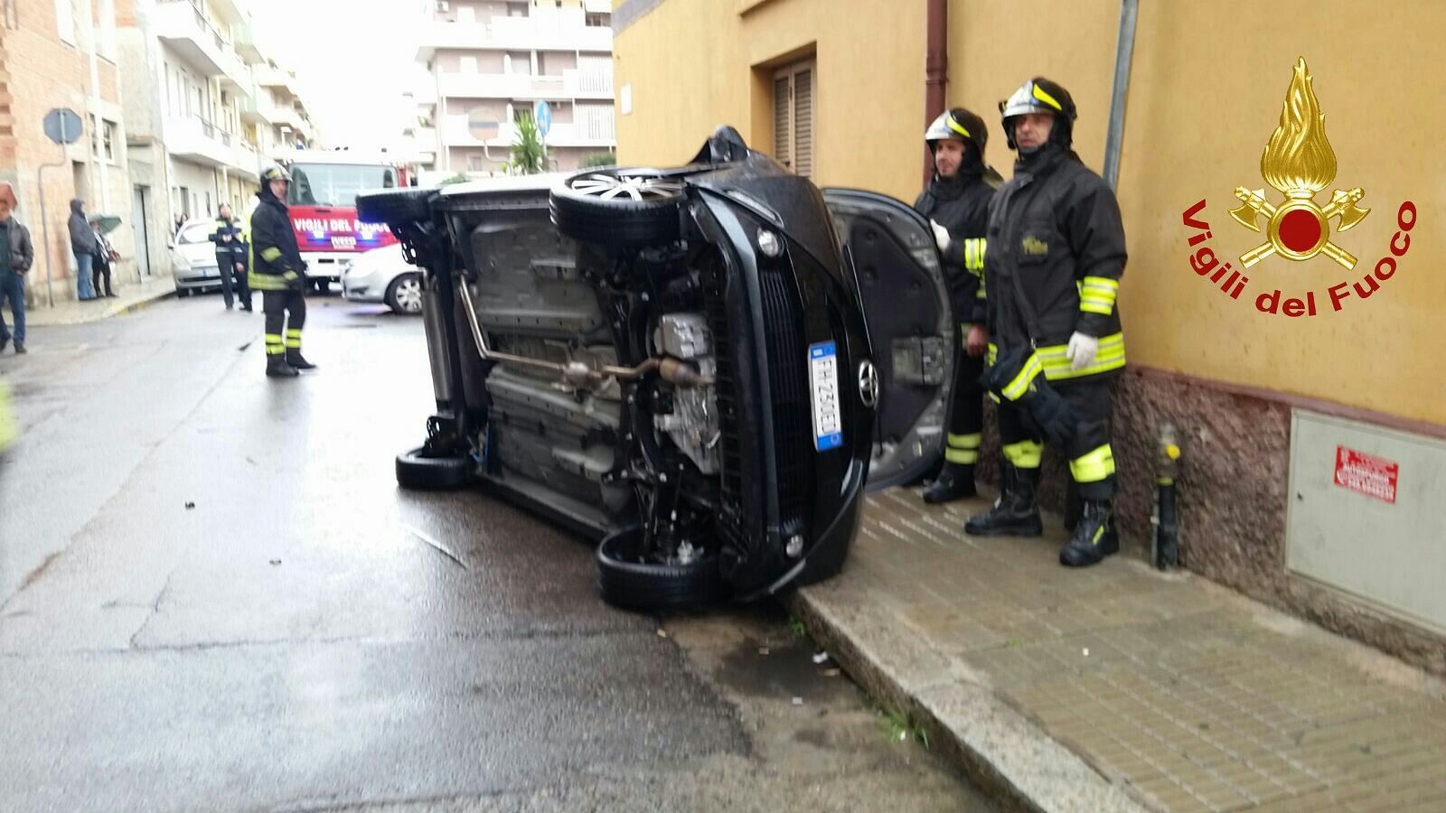 Incidente a Quartu, auto si ribalta in via Cilea
