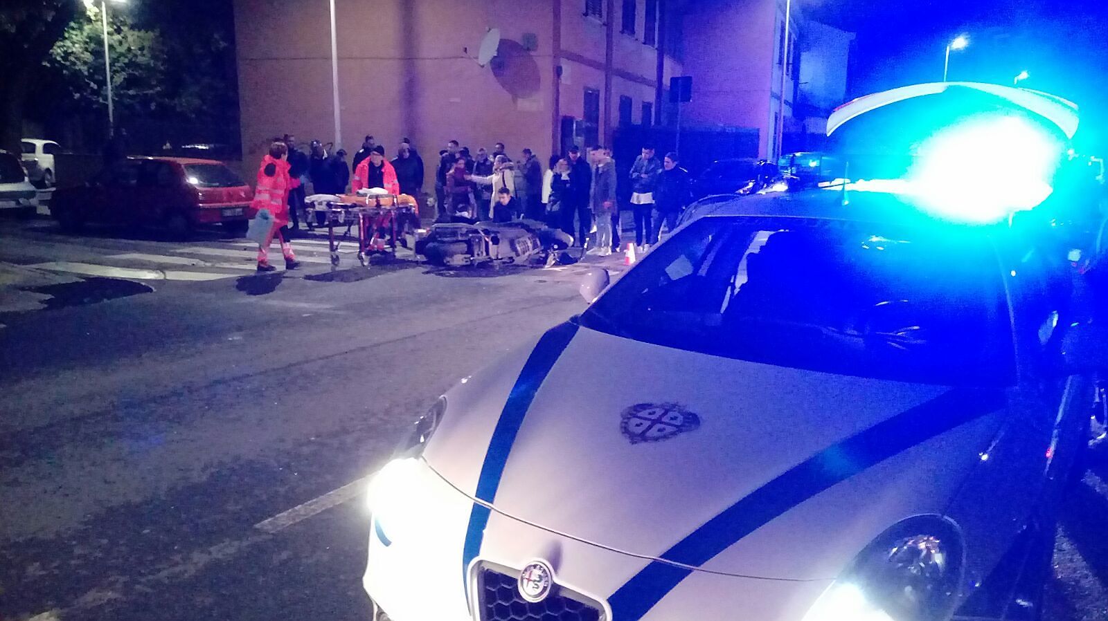 Cagliari, 48enne ubriaco alla guida travolge giovane in scooter a Is Mirrionis