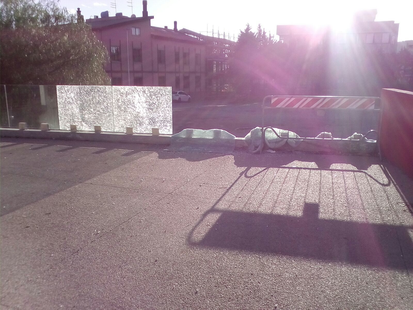 Piazza delle Aquile, vandali già in azione: distrutti i nuovi arredi