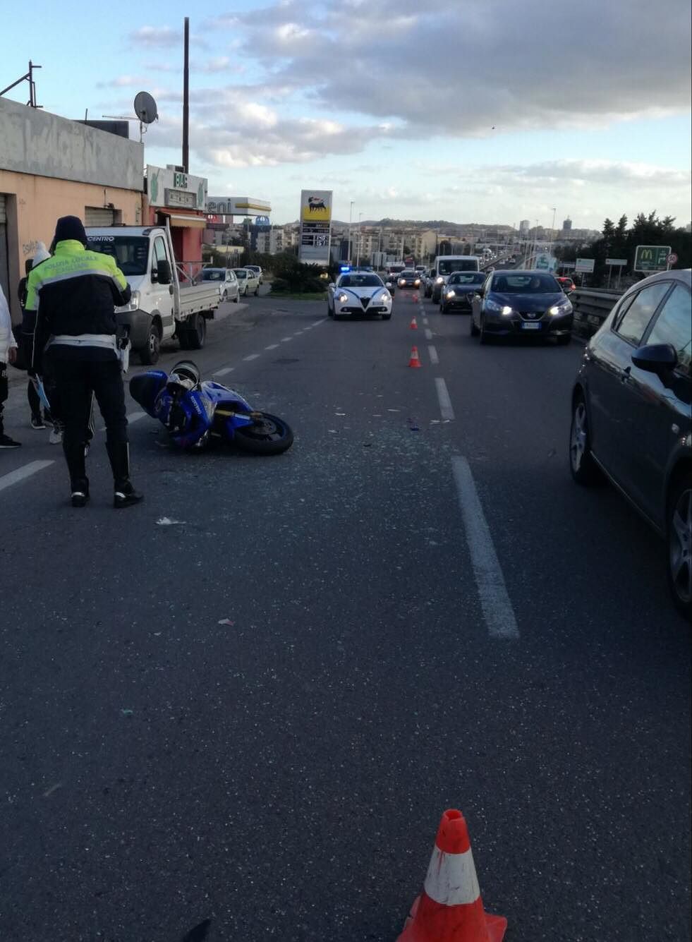 Cagliari, in moto senza patente sulla Ss131 tampona un’auto: finisce all’ospedale