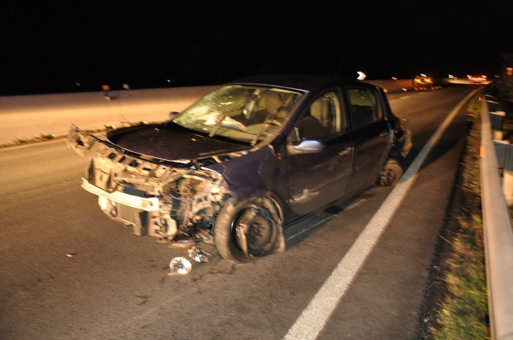 Carambola-crash sulla Sulcitana: Alfa e Clio distrutte, una donna in ospedale