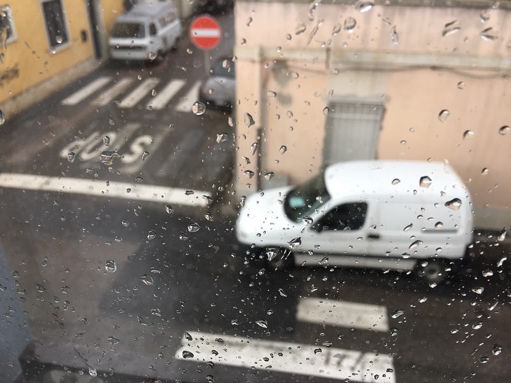 Improvvisa grandinata su Cagliari, poi torna subito il sole