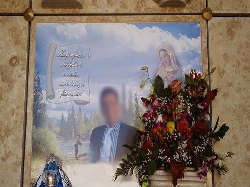 Cagliari, rivoluzione-decoro in cimitero: “Addio a maxi lapidi e fotografie festose”