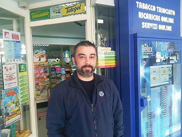 Cosimo, tabaccaio del Cep: “Il quartiere rinasce grazie agli studenti universitari”