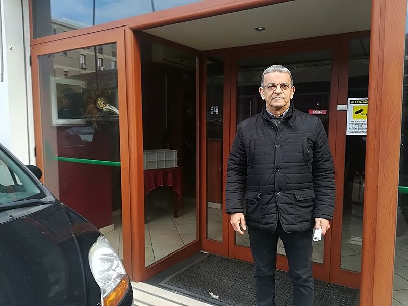 Via Caprera, il parcheggio dei fallimenti: “Costretto a chiudere la pizzeria e licenziare 15 persone”