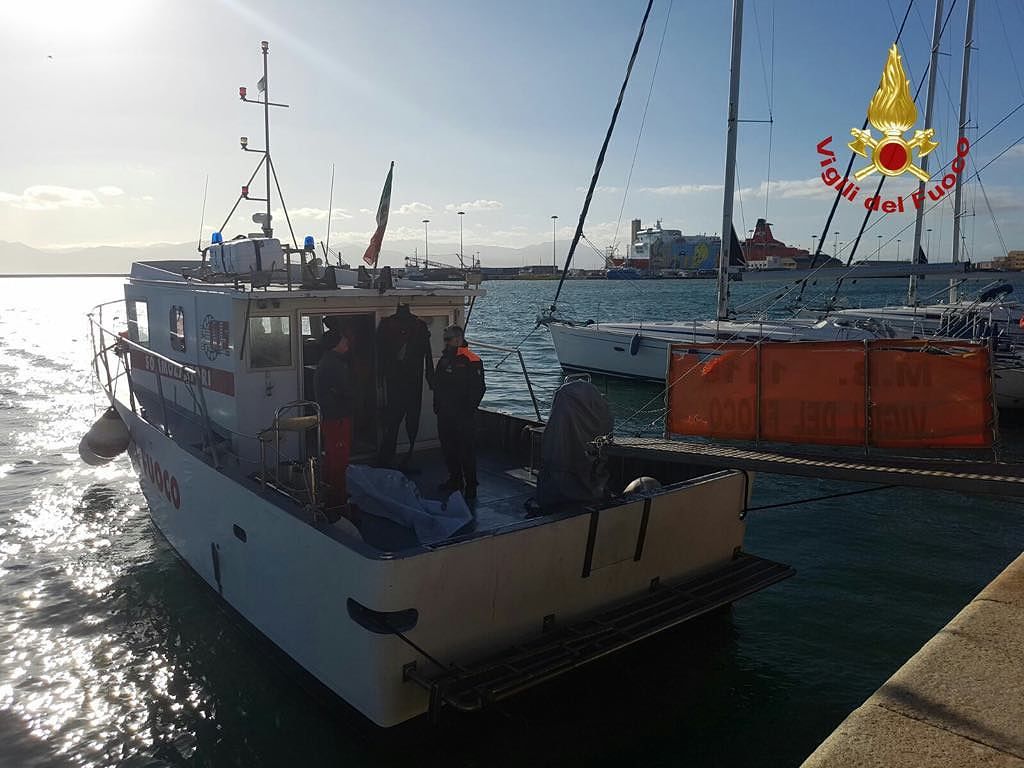 Tragedia a Margine Rosso, muore annegato un surfista in balia del vento