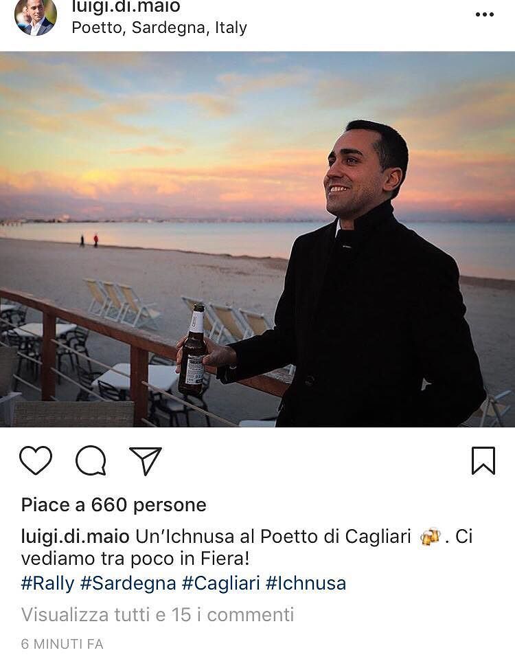 Di Maio al Poetto si concede un’Ichnusa al tramonto: “Ci vediamo tra poco in Fiera”
