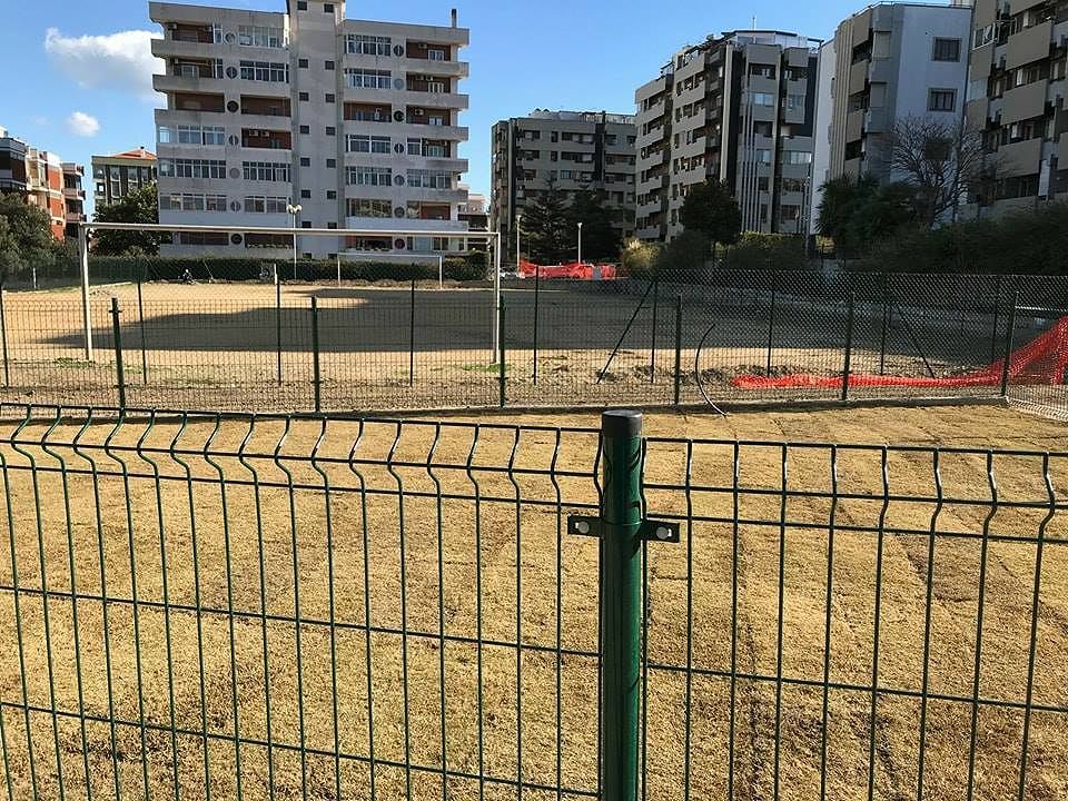 Recintato l’ultimo campo da calcio “libero” di Cagliari: giallo sui lavori