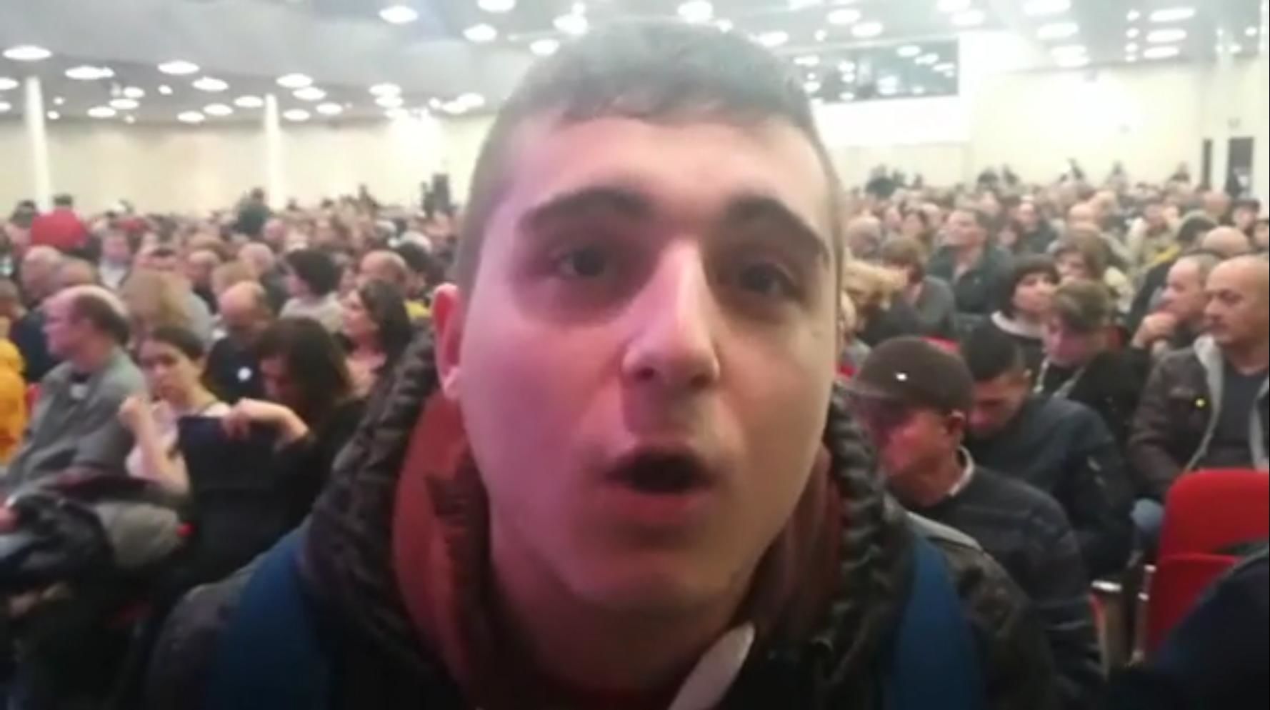 Mattia, 20enne grillino di Cagliari: “Non voglio andare a lavare i piatti all’estero”