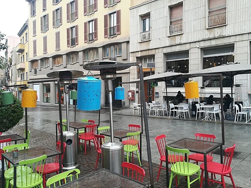 Cagliari, 42 locali food da via Garibaldi al Corso. Il nuovo shopping? Pizzette e tapas