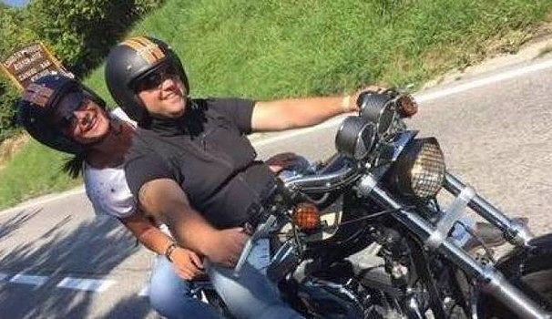 Lui muore in incidente stradale, il risarcimento va alla moglie…e all’amante