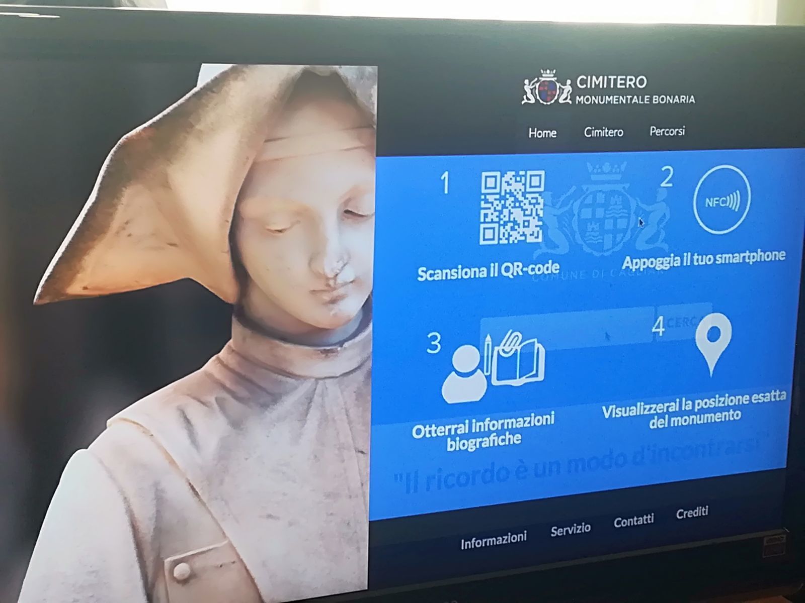 Cagliari, turisti tra le tombe a Bonaria: “Viaggio nella storia con lo smartphone”