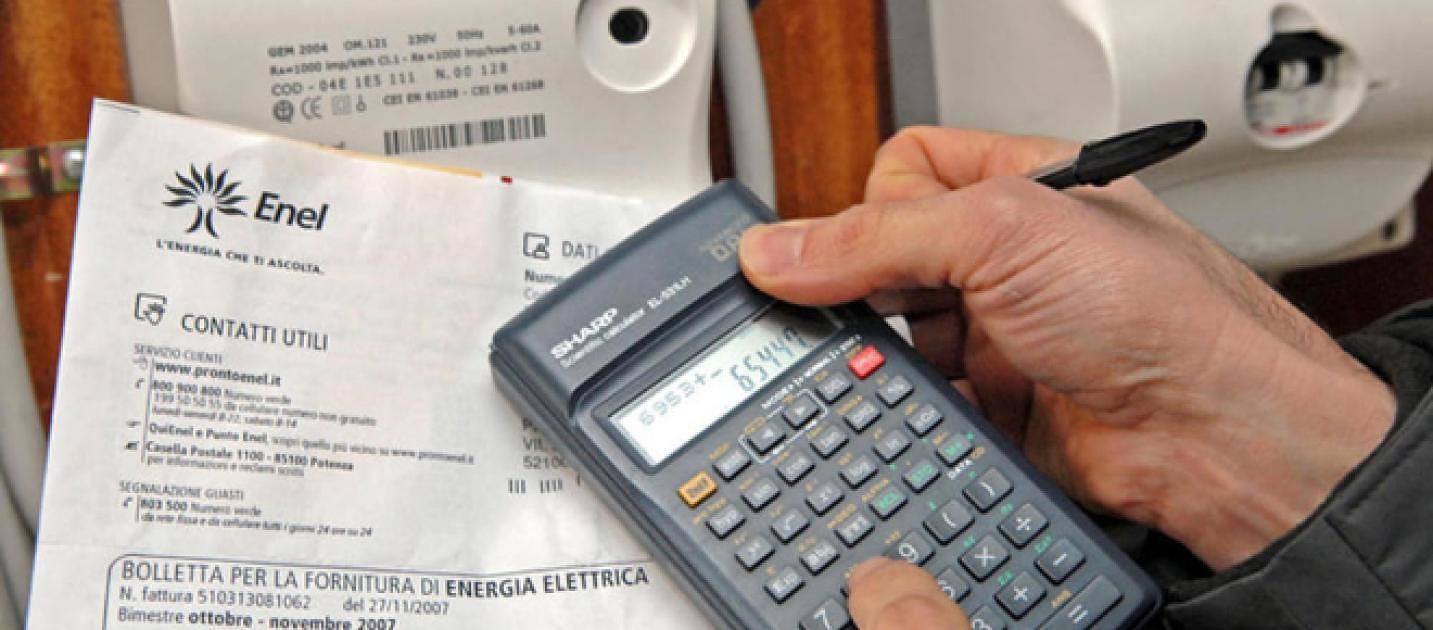 “Ci tassano sull’energia, ma per le elezioni tolgono il canone Rai a noi 75enni…”