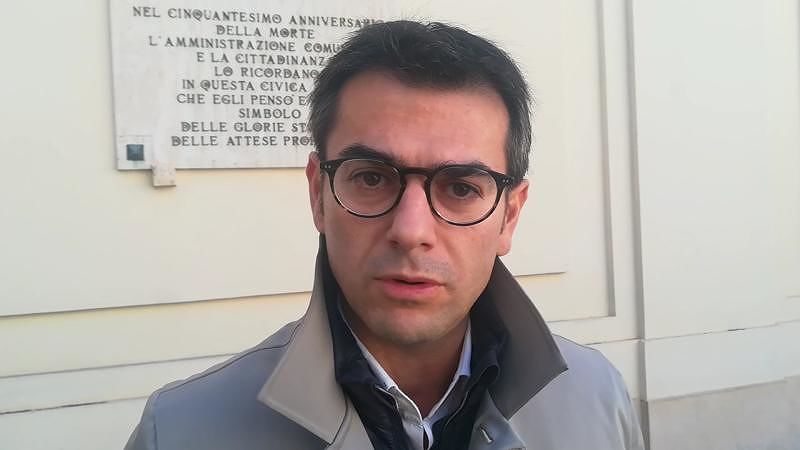 Cagliari, stop alle maxi lapidi: “Le tombe non sono salotti da arredare”