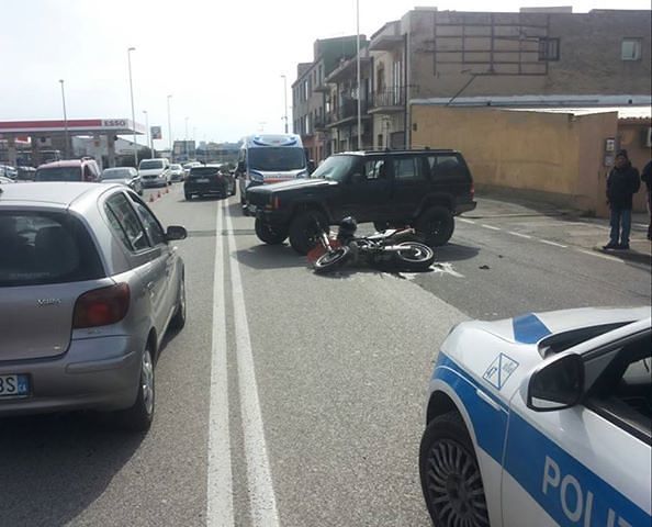 Cagliari, crash in viale Monastir: ferito un motociclista di 18 anni