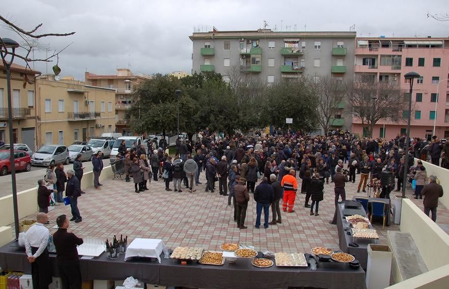 Cagliari, “piazza paese di Seui” è realtà: taglio del nastro a Is Mirrionis
