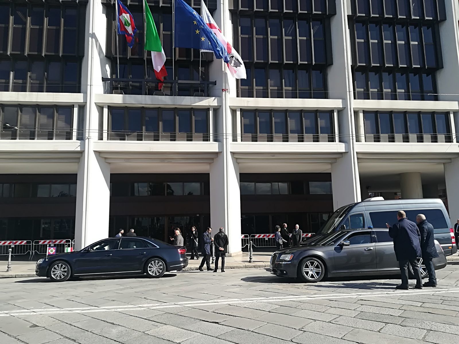 Cagliari, pochi curiosi per Mattarella: “Speriamo si ricordi dei sardi disoccupati”