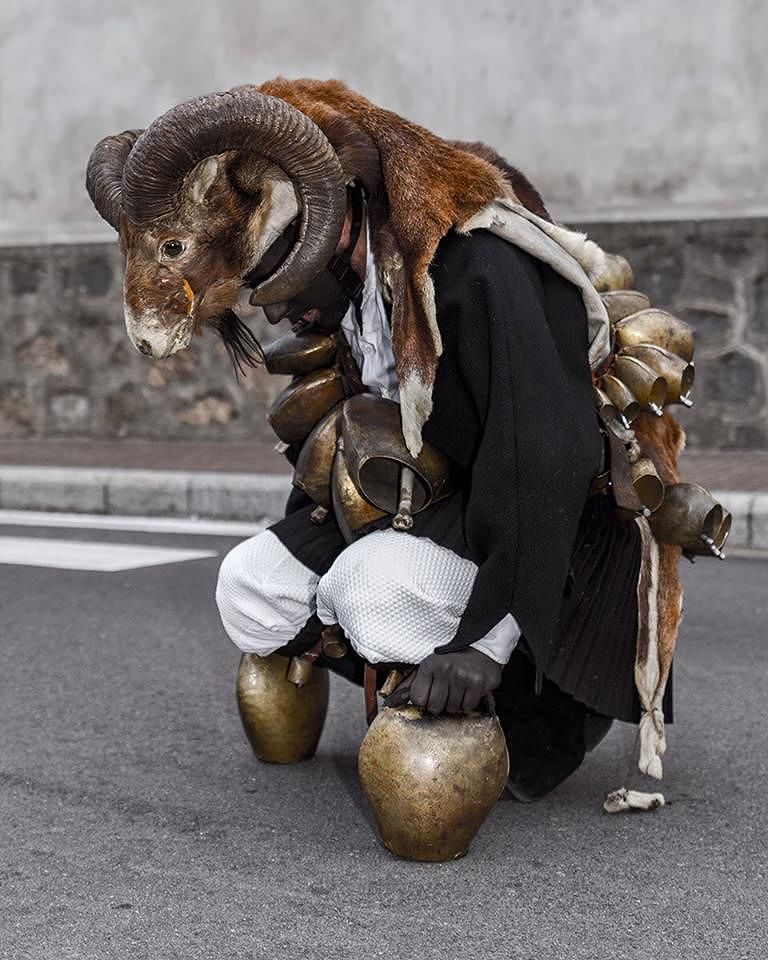 Seui e la Corsica, gemellaggio in maschera: i riti barbaricini in scena ad Ajaccio