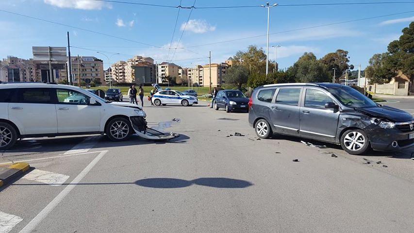 Sant’Elia, brucia uno stop e si scontra con una Dacia: ferito un quartese di 33 anni