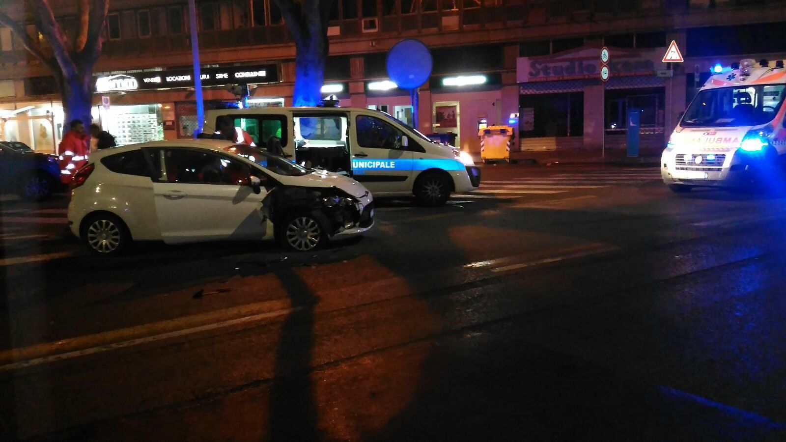 Cagliari, si scontra con l’autobus del Ctm: ferita una donna