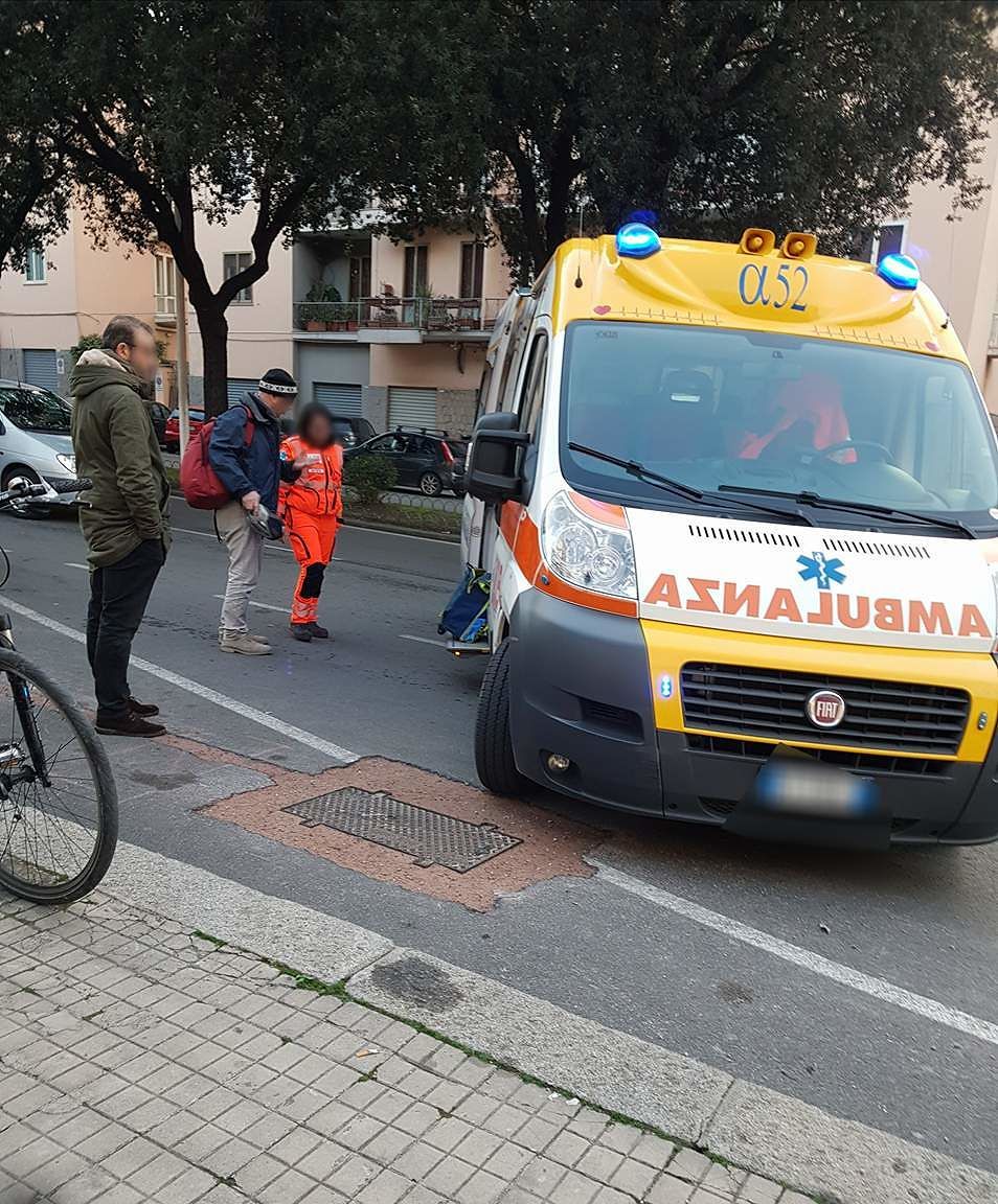 Cagliari, cade dalla bici in via Scano: ragazzino finisce all’ospedale