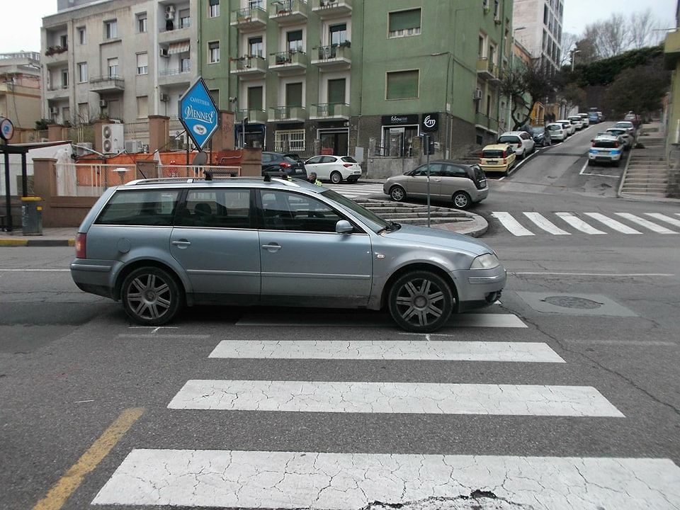 Via della Pineta, ragazzino investito sulle strisce pedonali