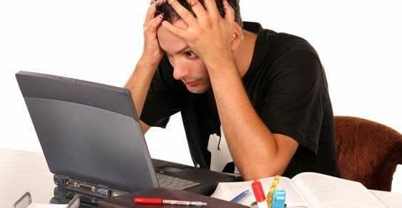 Stress, ecco  come combatterlo con la dieta. Mangiando noci e cioccolato fondente