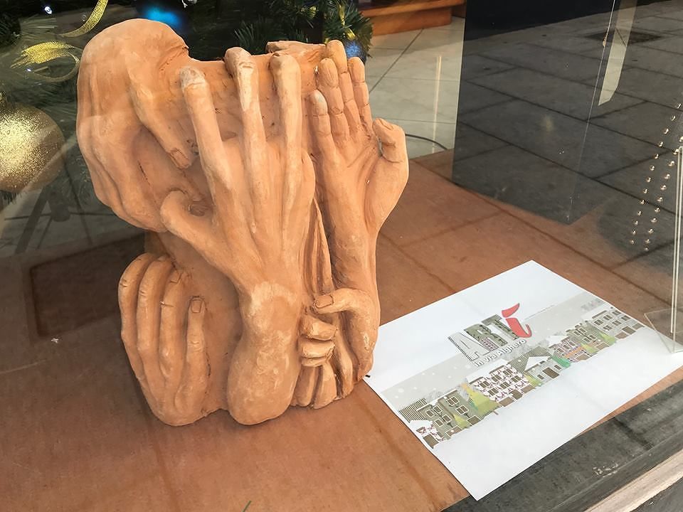 Cagliari, via Alghero “galleria d’arte” con le opere degli studenti dell’artistico