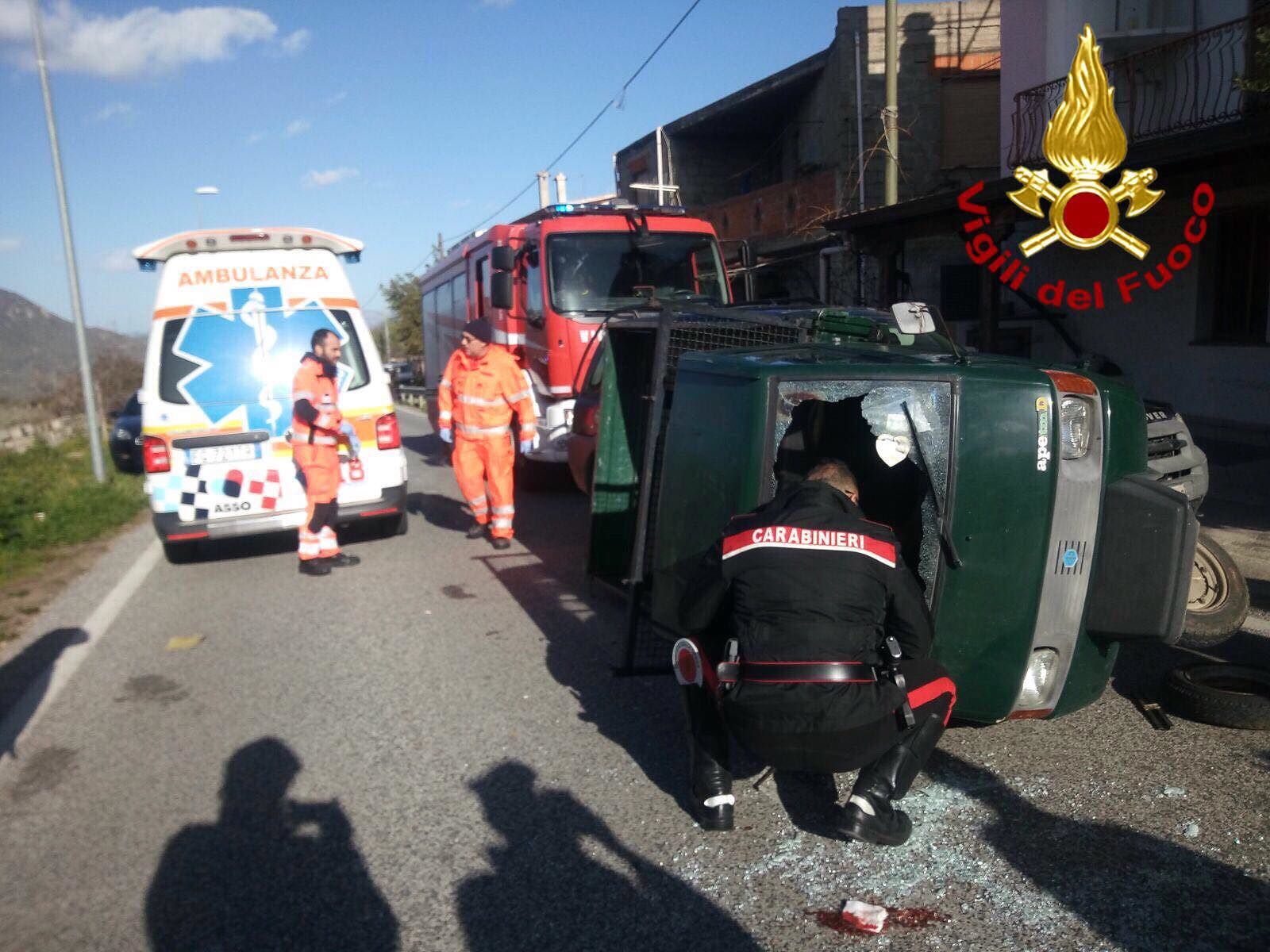 Scontro tra un fuoristrada e un’Ape a Oliena: un ferito