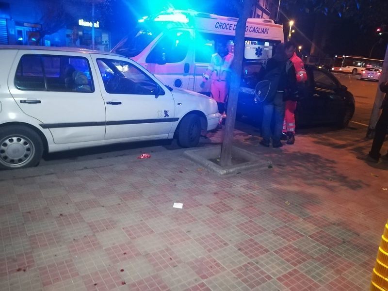 Sangue nella notte a Cagliari, uomo ferito a bottigliate in via Pergolesi