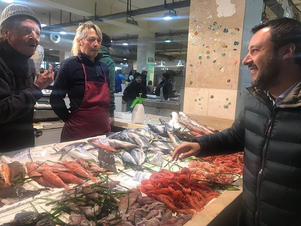 Lega a Cagliari al 12%, euforia tra i box di San Benedetto: “Salvini sa come dire le cose”