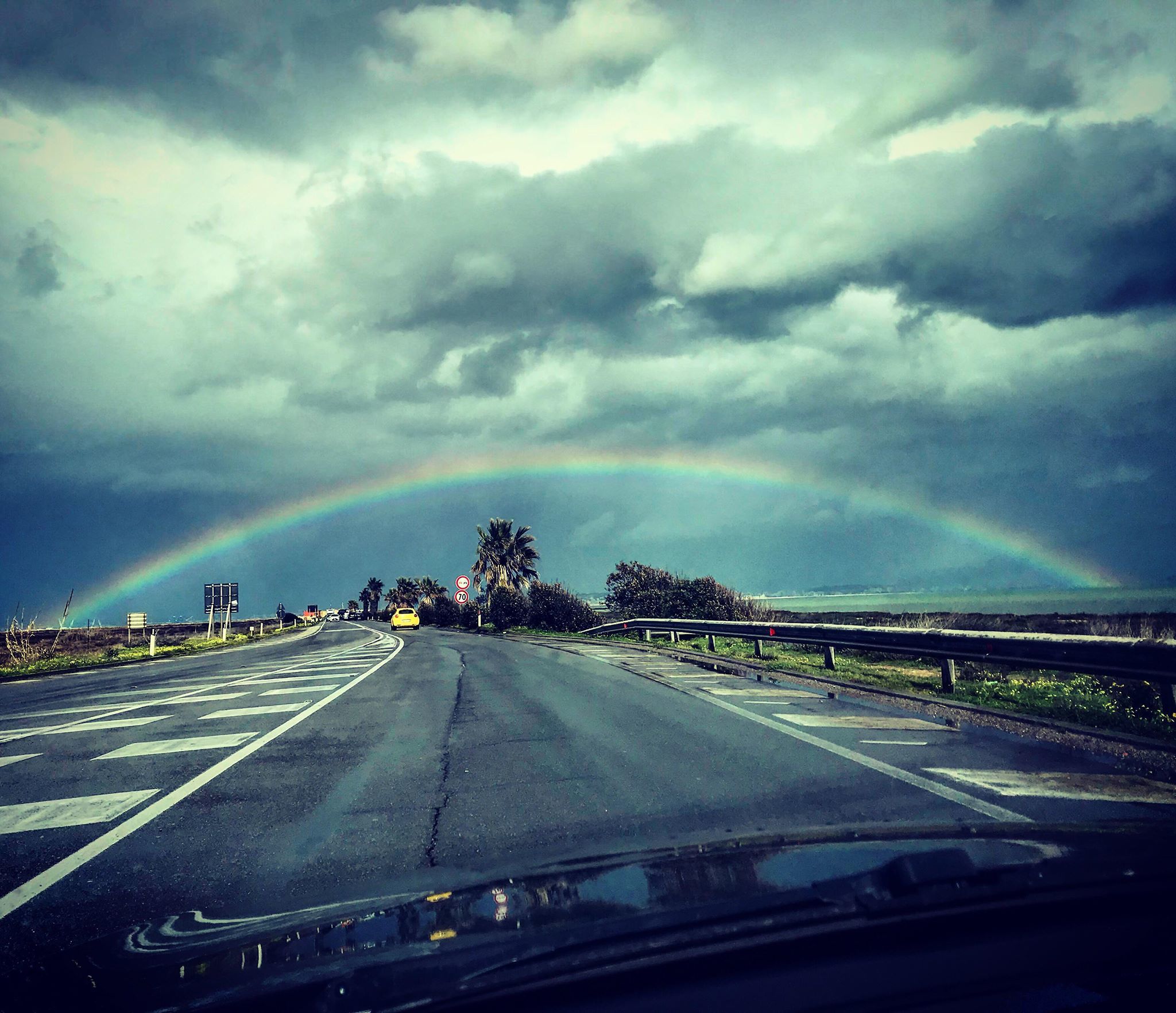 Un bellissimo arcobaleno sulla statale 195, tra Cagliari e Capoterra