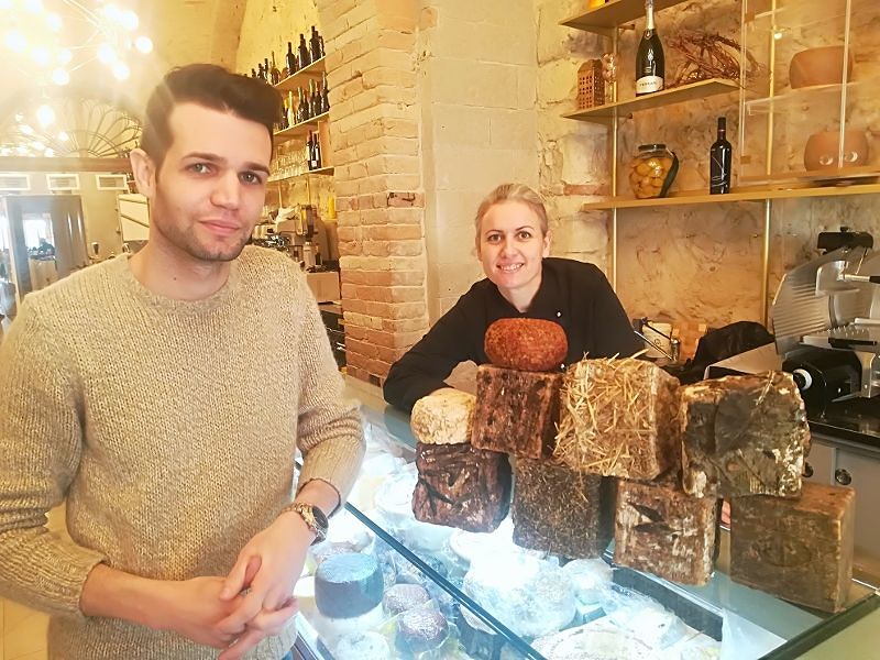 Al gusto di tabacco, di tartufo o di zafferano: a Cagliari nasce il primo “cheese bar”