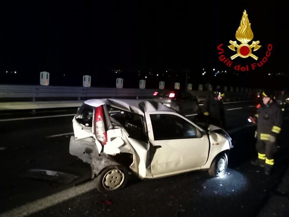 Pauroso incidente tra 5 veicoli alle porte di Cagliari. Ci sono feriti