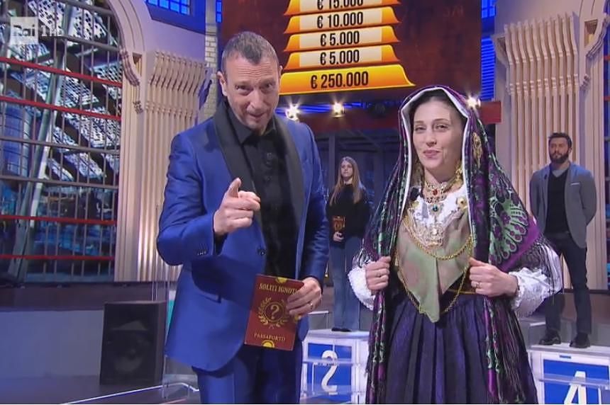 Serena, la “dama di Sant’Efisio” di Monserrato conquista milioni di italiani su Rai1