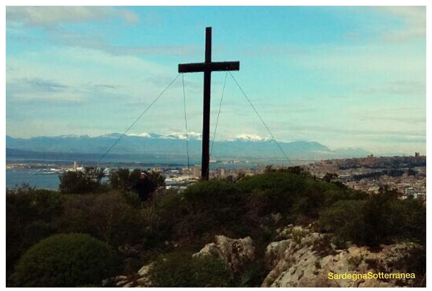 Sulla Sella del Diavolo è miracolo croce: ne rispunta una voluta dai fedelissimi