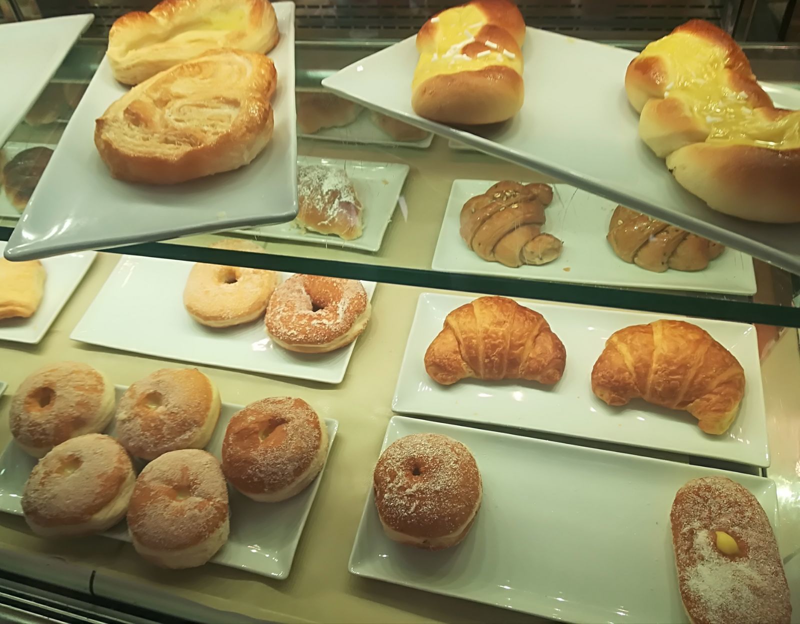 Colazione sempre più d’oro a Cagliari, anche 2 euro per una pasta